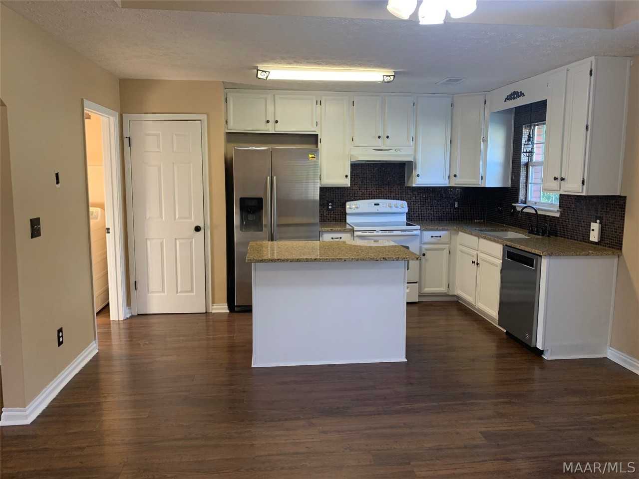 243 Primrose Dr - Photo 4 of 19