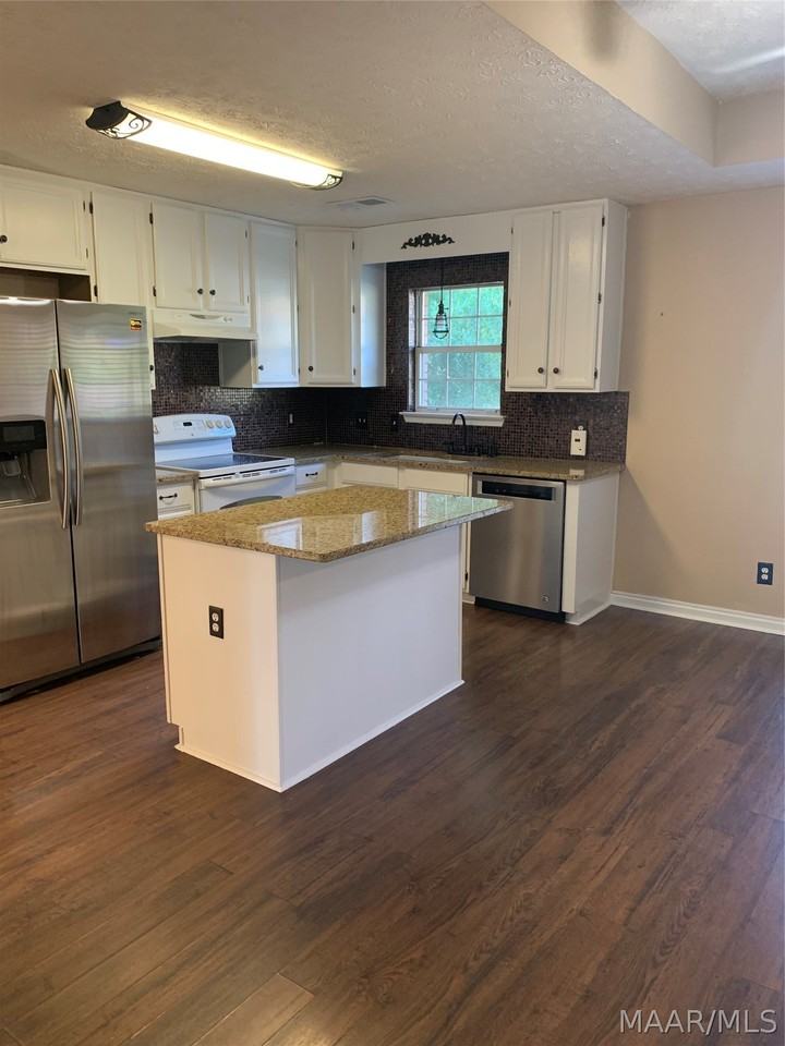 243 Primrose Dr - Photo 5 of 19
