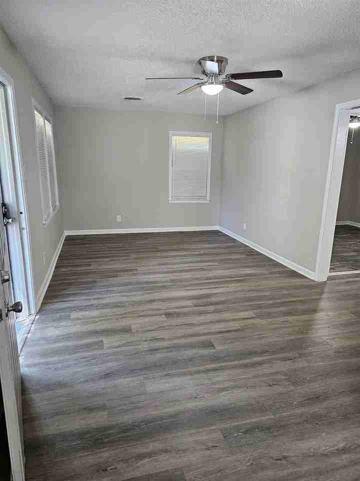 4746 Hodge Rd - Photo 2 of 11