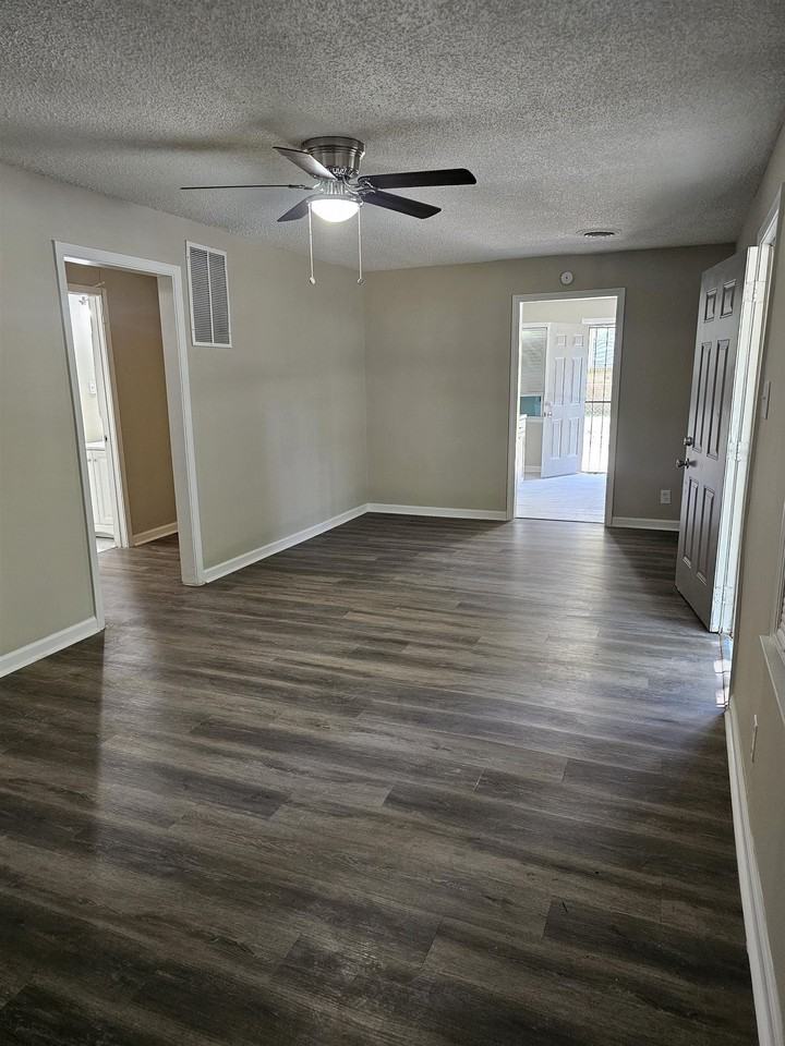 4746 Hodge Rd - Photo 3 of 11