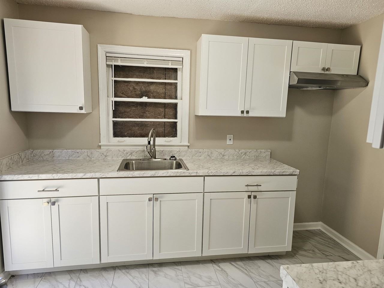 4746 Hodge Rd - Photo 4 of 11