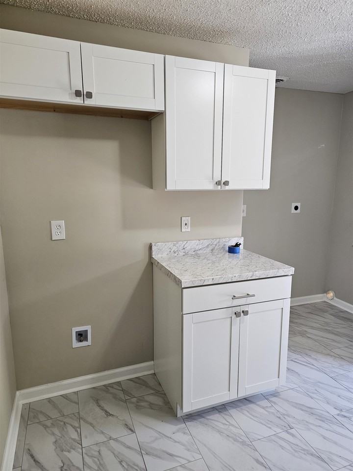4746 Hodge Rd - Photo 5 of 11