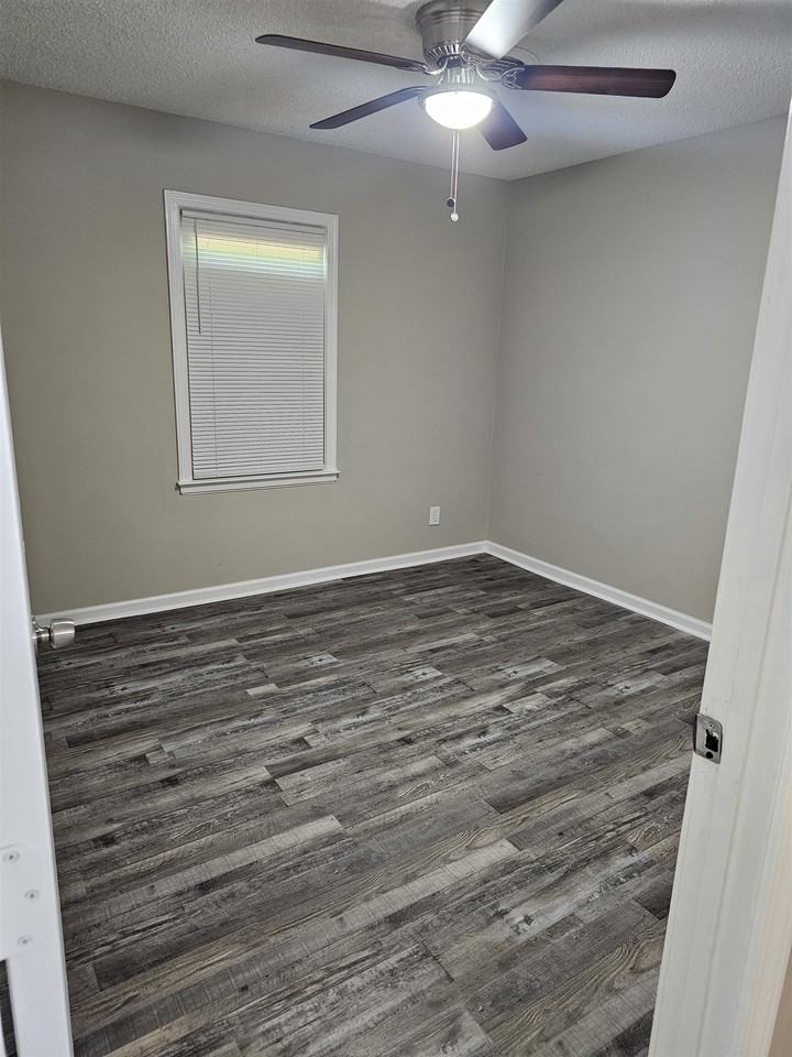 4746 Hodge Rd - Photo 6 of 11