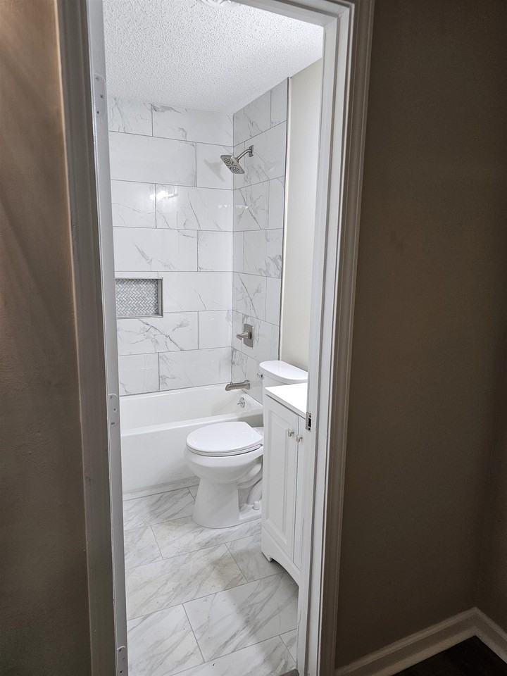 4746 Hodge Rd - Photo 7 of 11