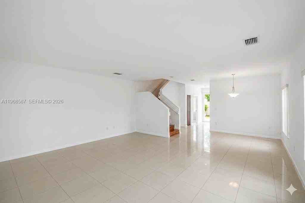 2780 Sw 33rd Ave - Photo 2 of 47