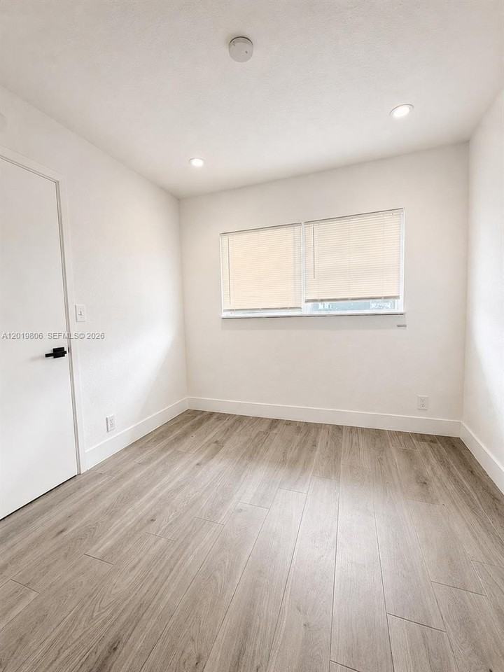 612 Nw 1st Ave #00 - Photo 3 of 10