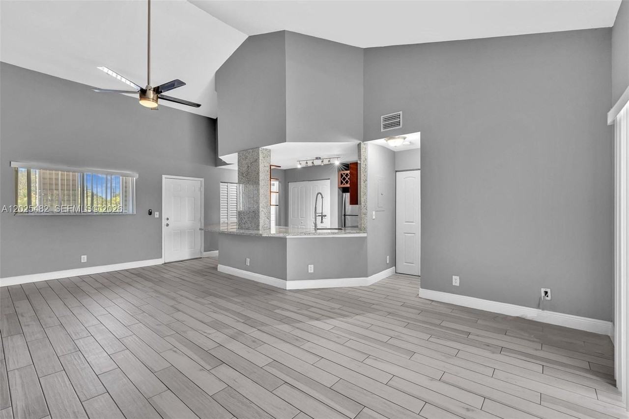 3417 Nw 44th St #101 - Photo 4 of 36