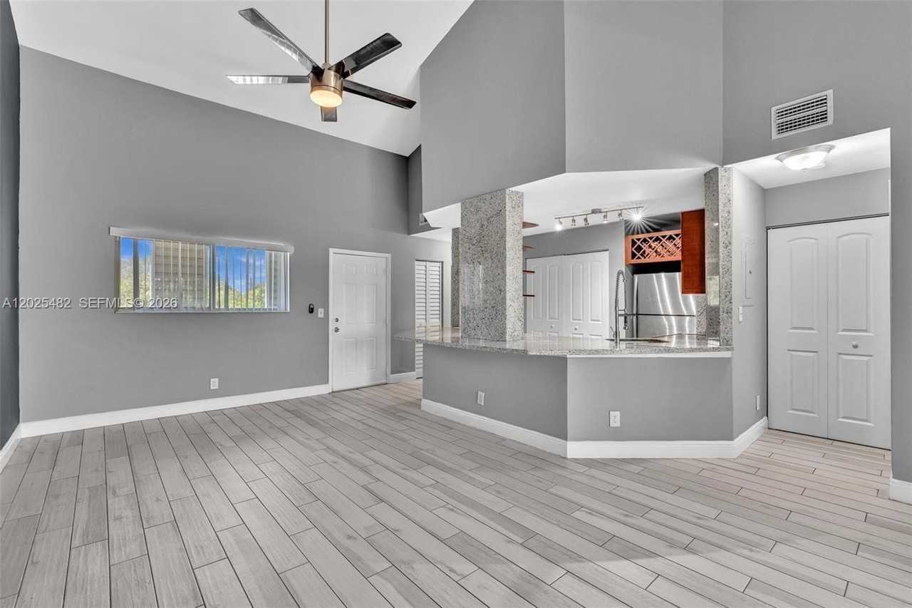 3417 Nw 44th St #101 - Photo 5 of 36