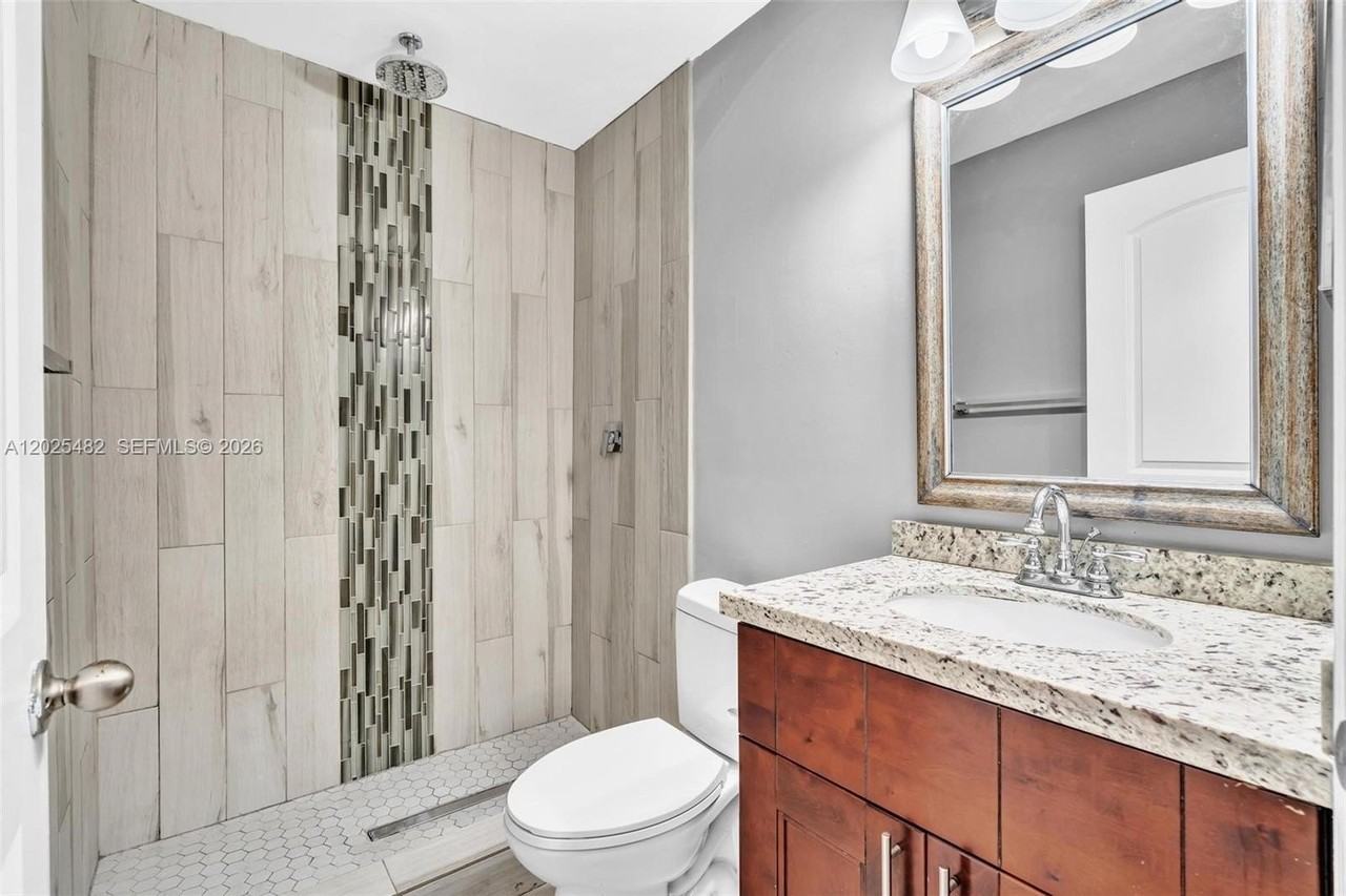 3417 Nw 44th St #101 - Photo 7 of 36