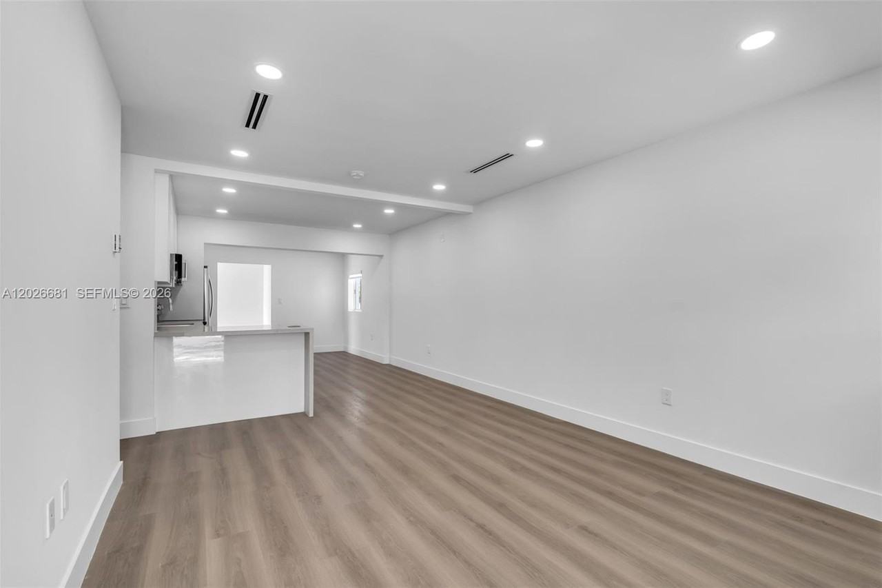 2810 Sw 26th St #2810 - Photo 4 of 19