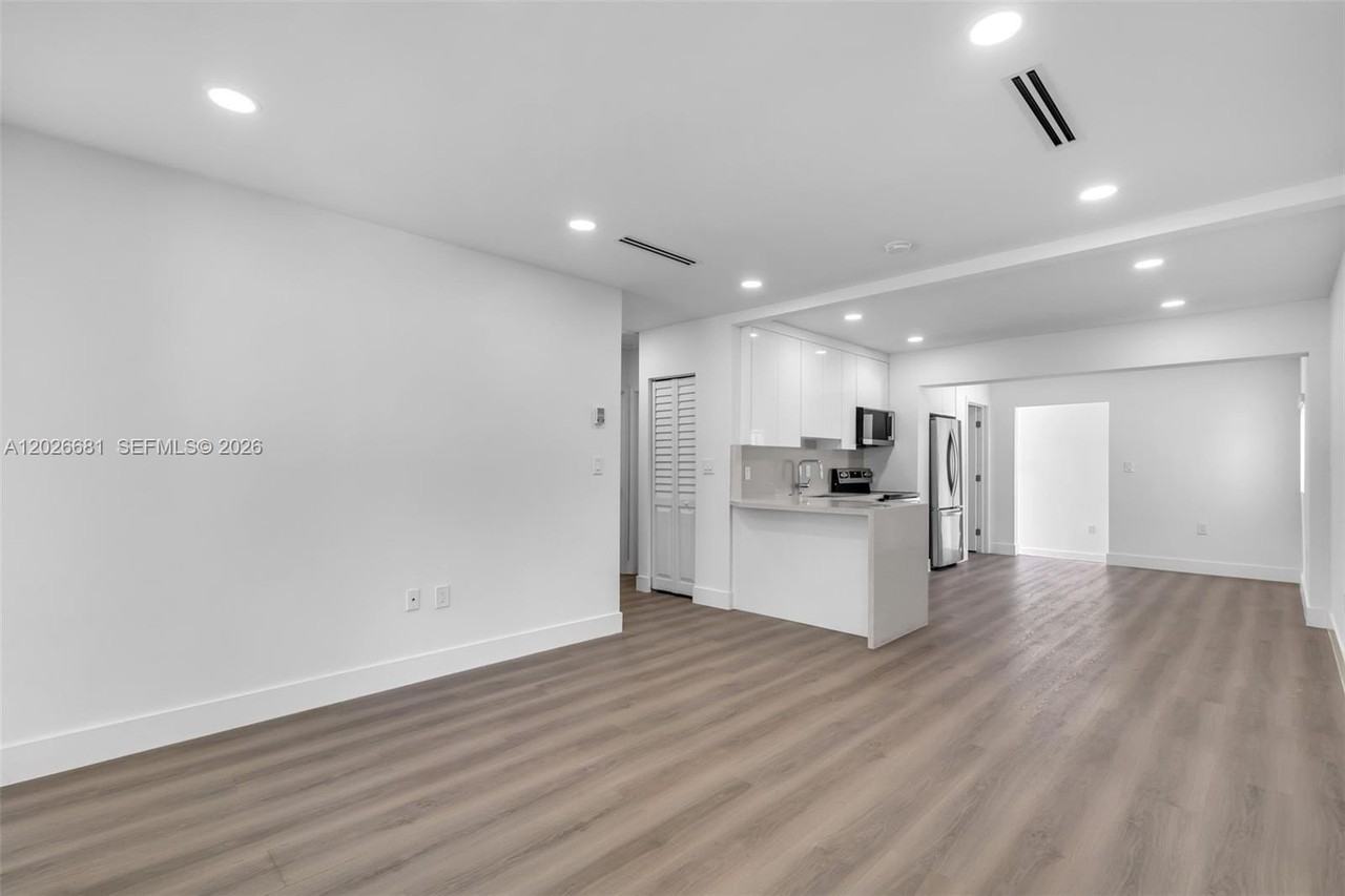 2810 Sw 26th St #2810 - Photo 5 of 19