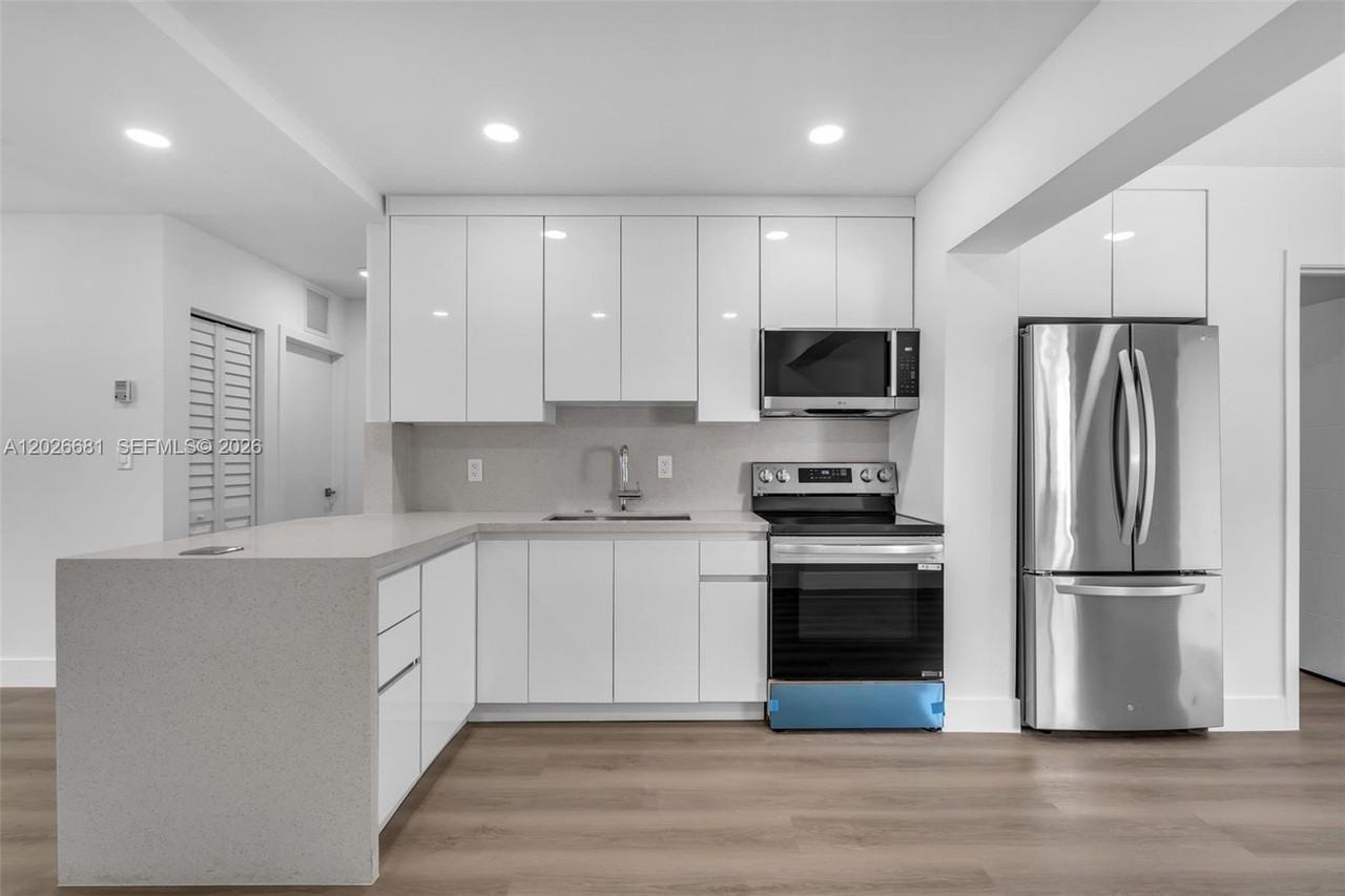 2810 Sw 26th St #2810 - Photo 6 of 19