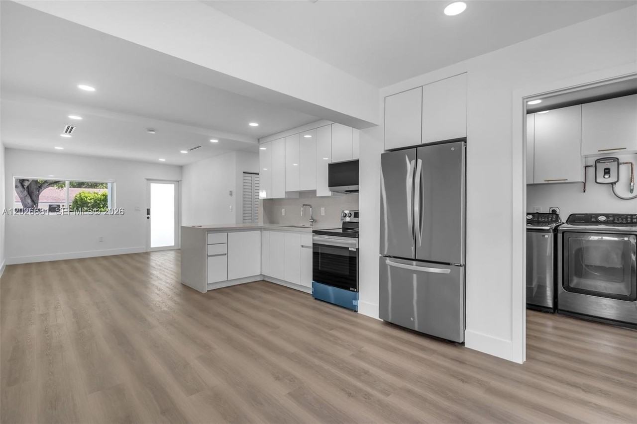 2810 Sw 26th St #2810 - Photo 7 of 19