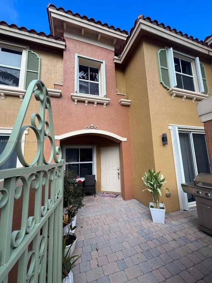 943 Sw 143rd Ter #2109 - Photo 2 of 50