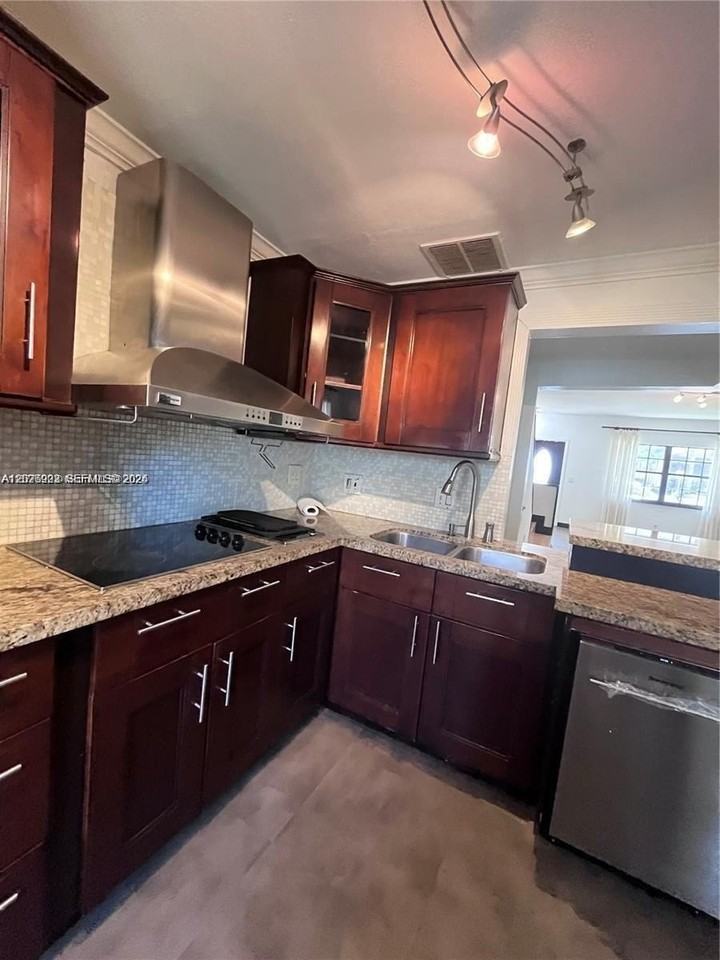 8962 Collins Ave #1 - Photo 6 of 13