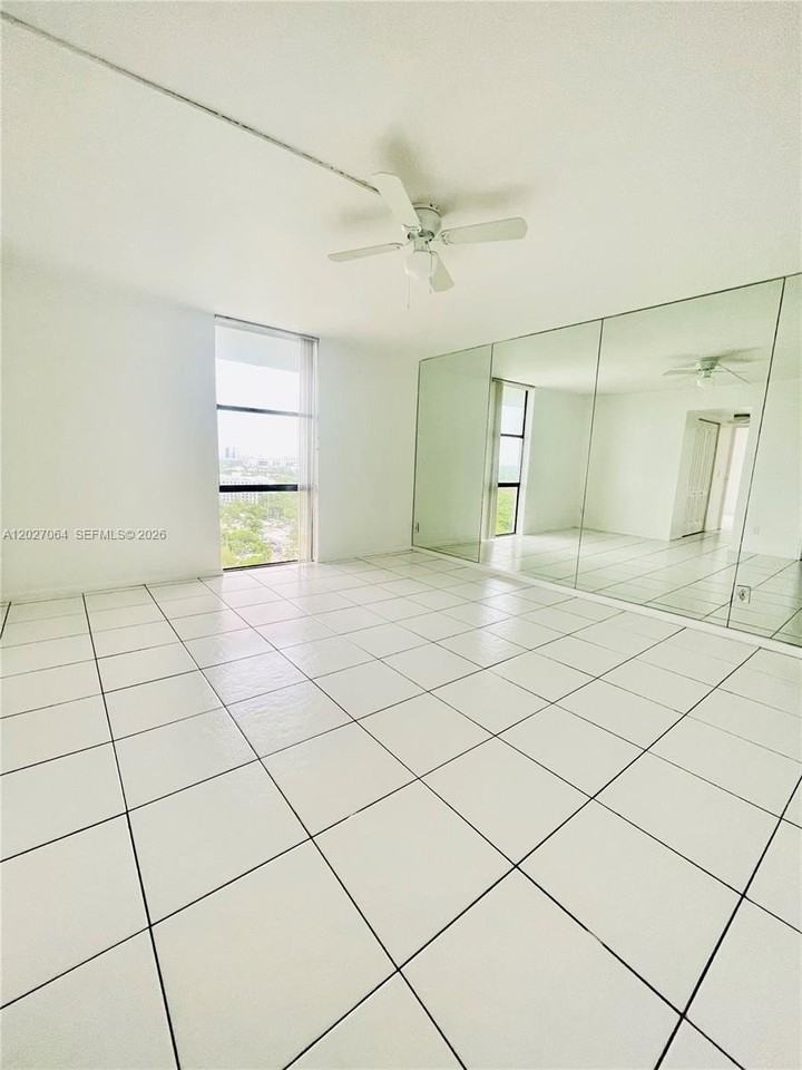 13499 Biscayne Blvd #1613 - Photo 4 of 11