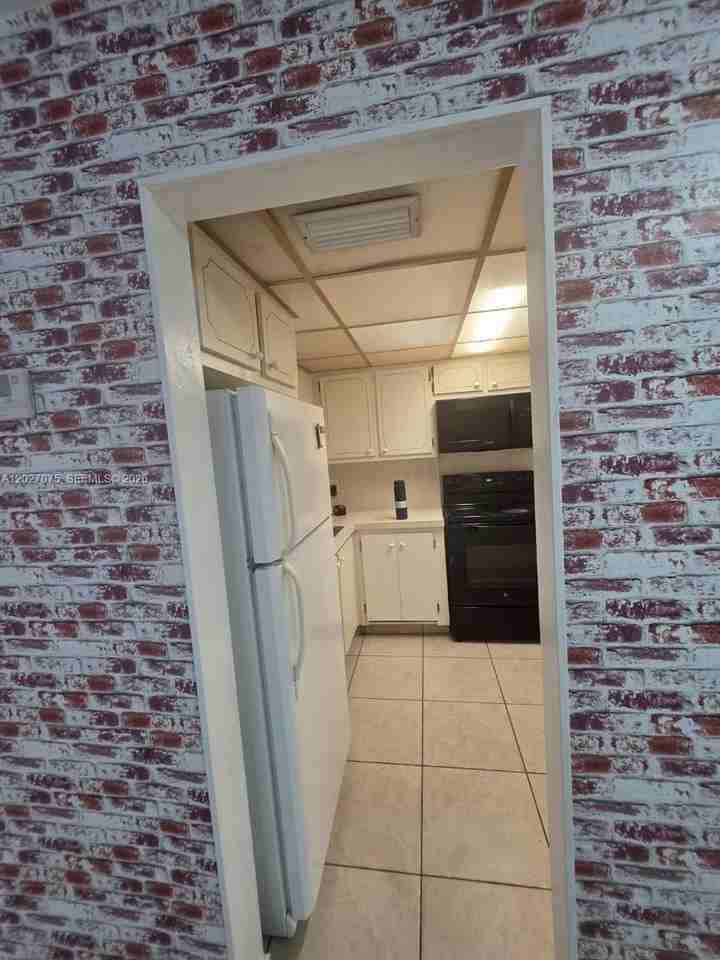 1175 Normandy Dr #3B - Photo 5 of 12