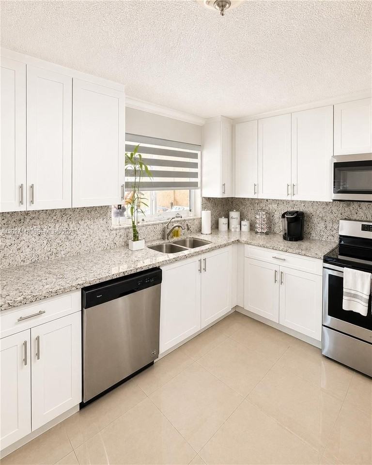 12295 Sw 10th Ter - Photo 3 of 19