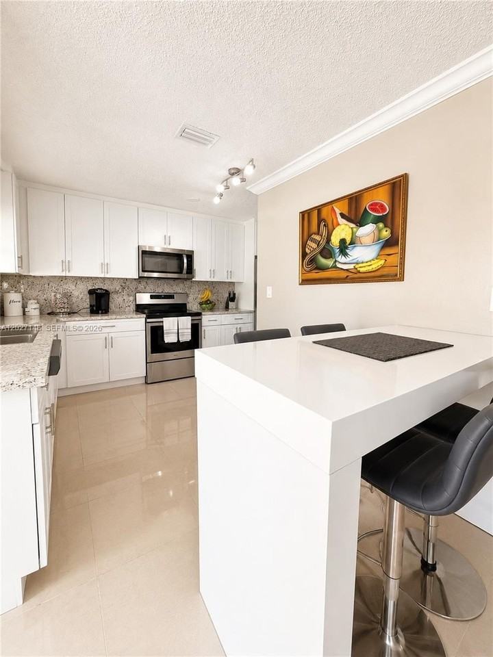 12295 Sw 10th Ter - Photo 4 of 19