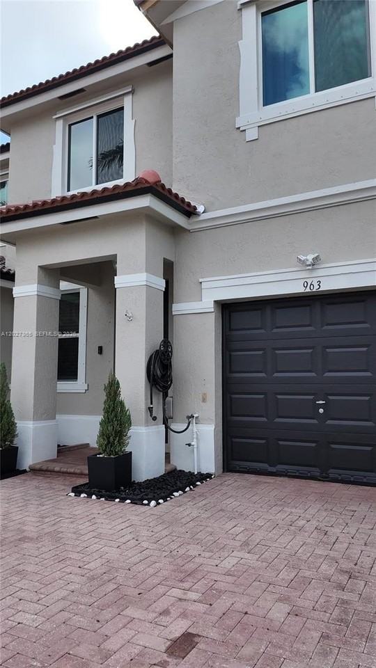 963 Ne 42nd Ave #963 - Photo 4 of 30