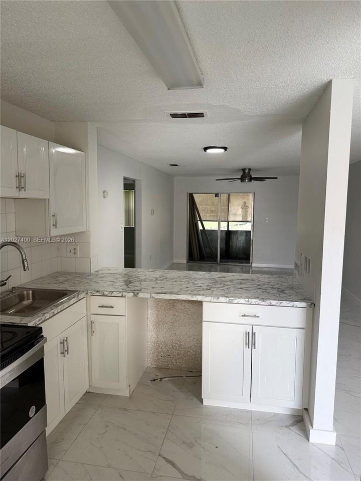2272 Sw 81st Ave #2272 - Photo 5 of 13