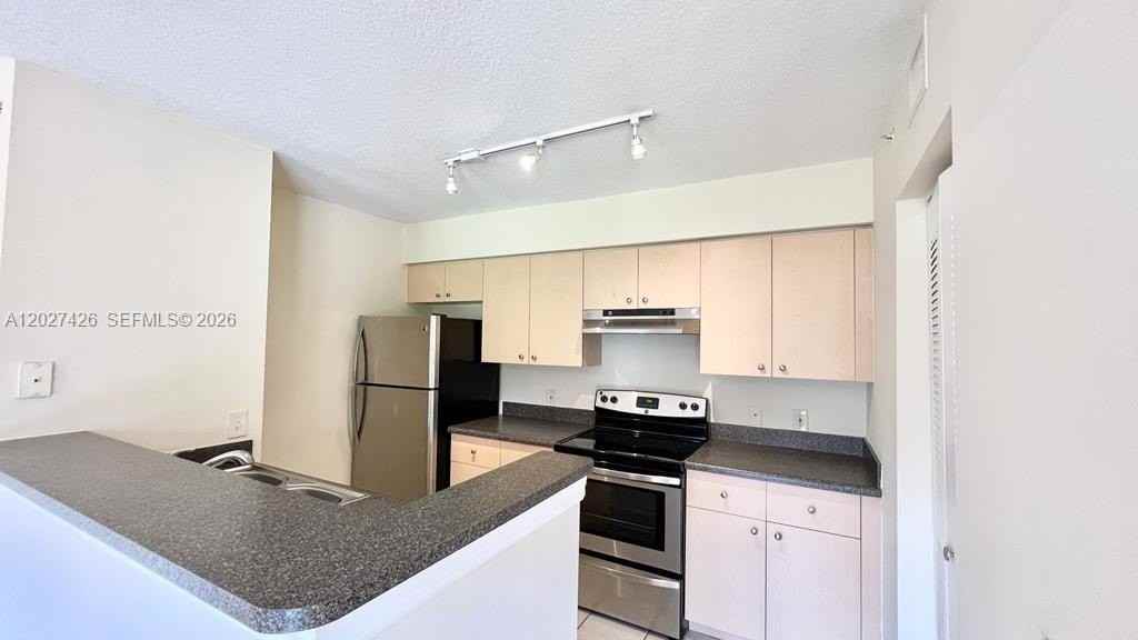 4220 San Marino Blvd #104 - Photo 5 of 16