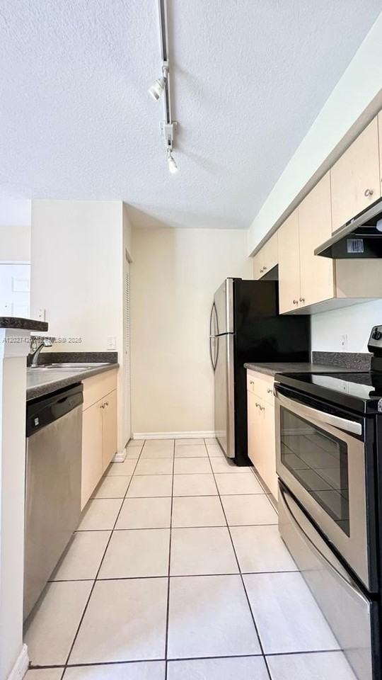 4220 San Marino Blvd #104 - Photo 6 of 16