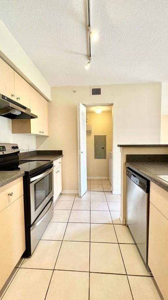 4220 San Marino Blvd #104 - Photo 7 of 16