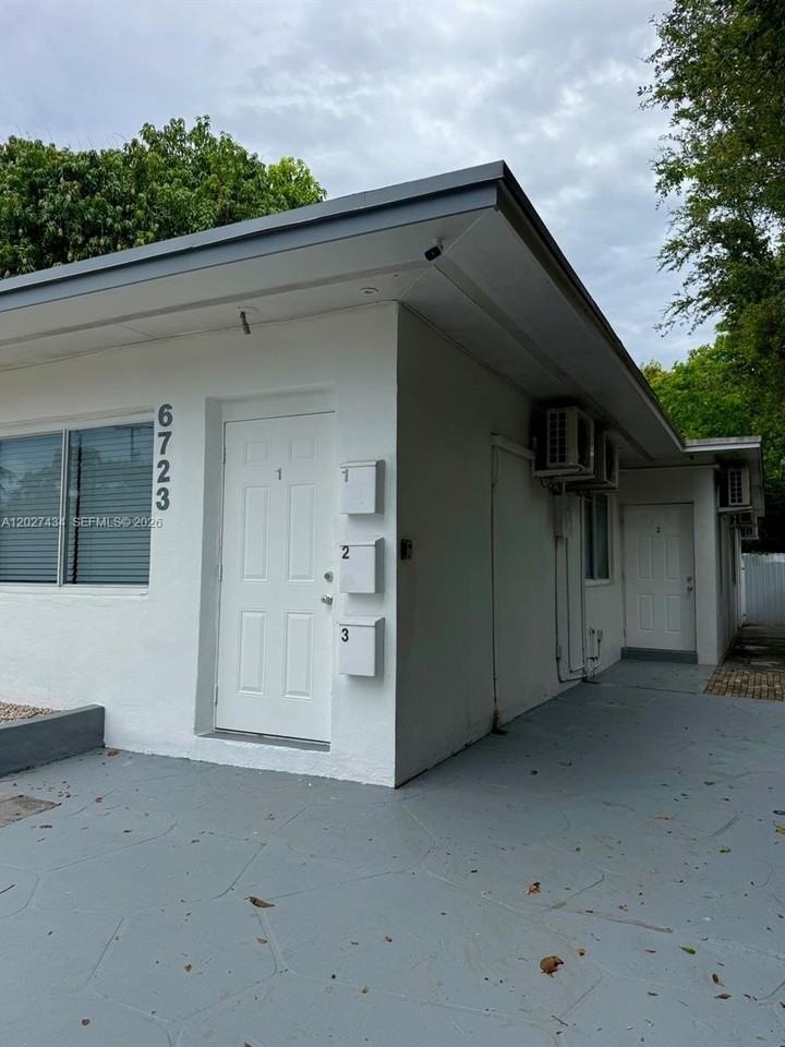 6723 Ne Miami Pl #1-4 - Photo 2 of 21