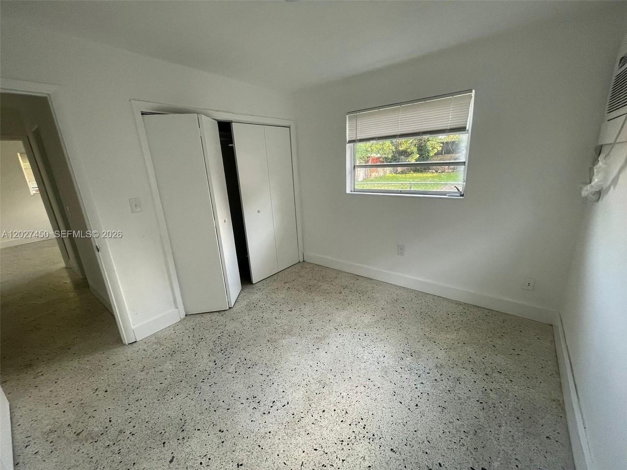 1032 Sw 10th St - Photo 3 of 8