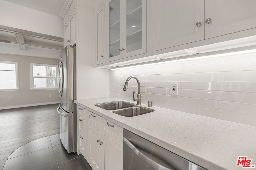 31 Breeze Ave #A - Photo 5 of 8