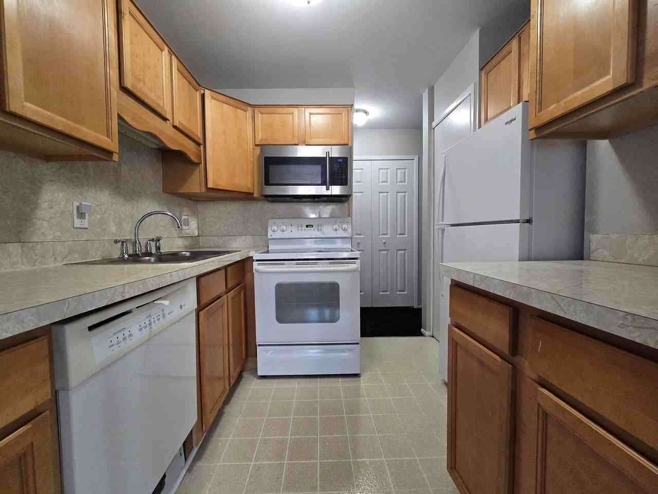 30276 Southfield Rd #215 - Photo 6 of 8