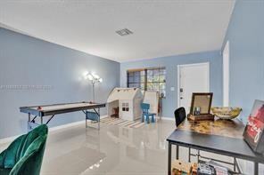 291 Sw 2nd St - Photo 6 of 8