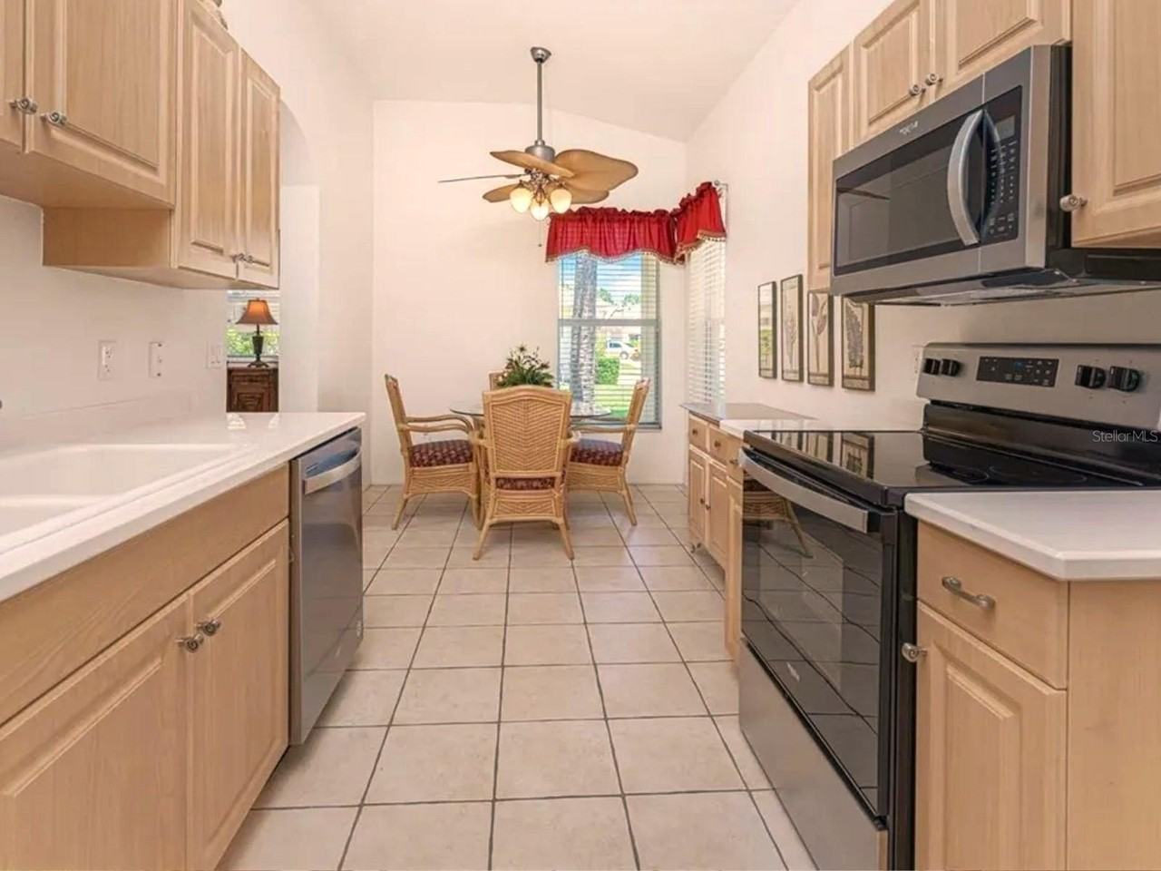 1151 Yosemite Dr - Photo 4 of 31