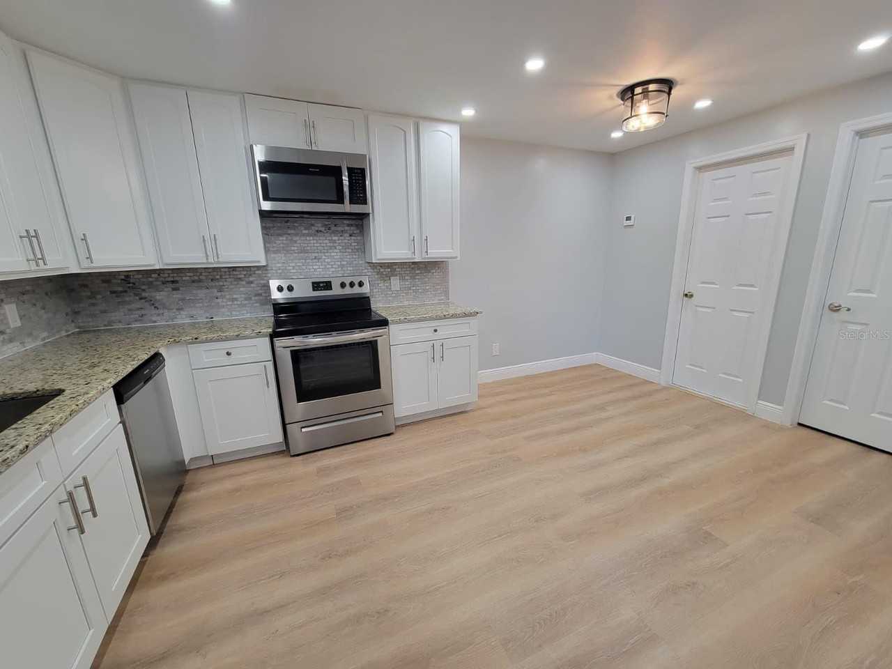 4093 Shannon Brown Dr - Photo 4 of 43
