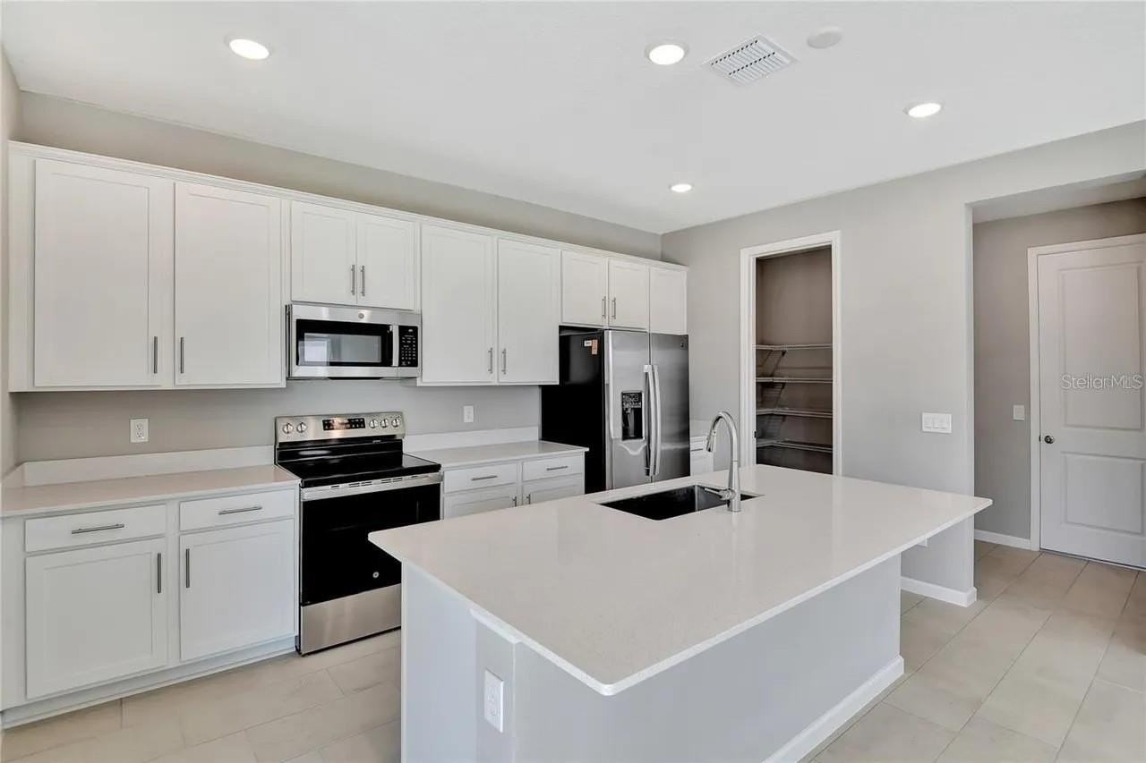 560 Summit River Dr - Photo 2 of 15