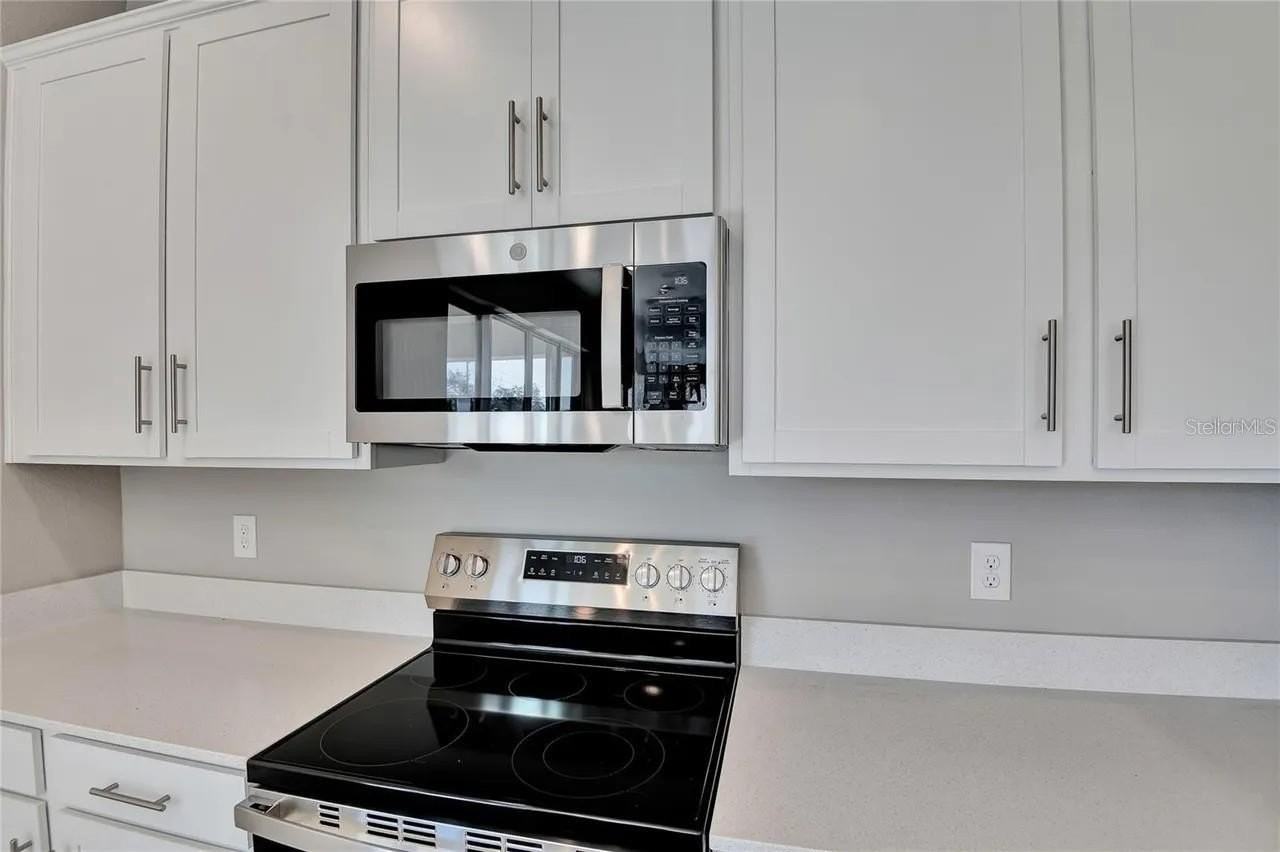 560 Summit River Dr - Photo 3 of 15