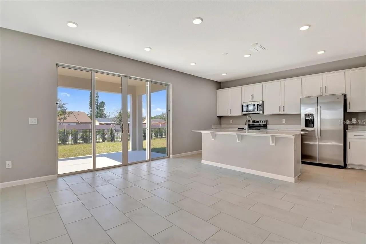 560 Summit River Dr - Photo 4 of 15