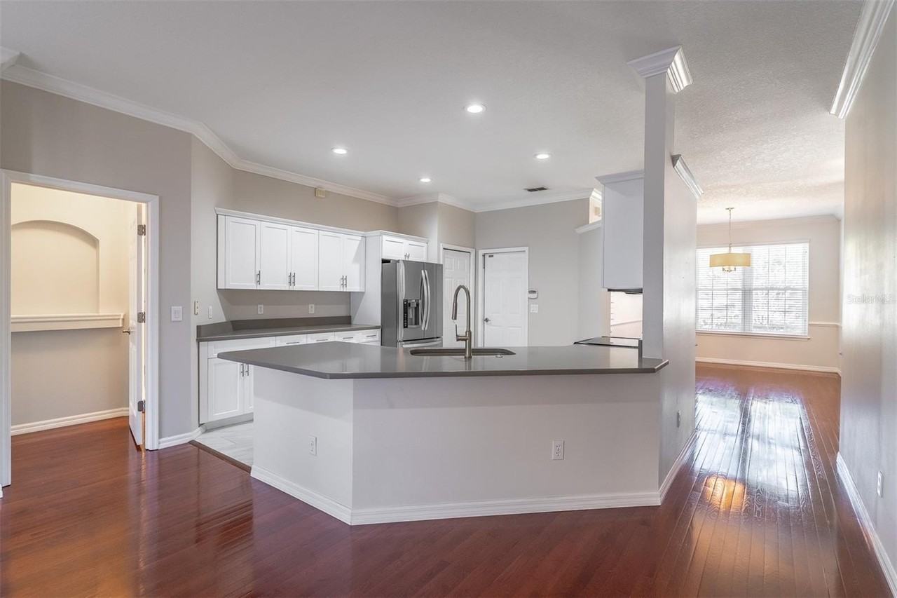 2697 Queen Mary Pl - Photo 6 of 39