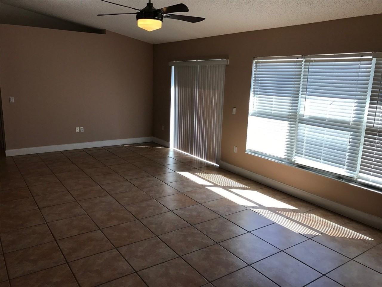 251 Heronwood Cir - Photo 3 of 11