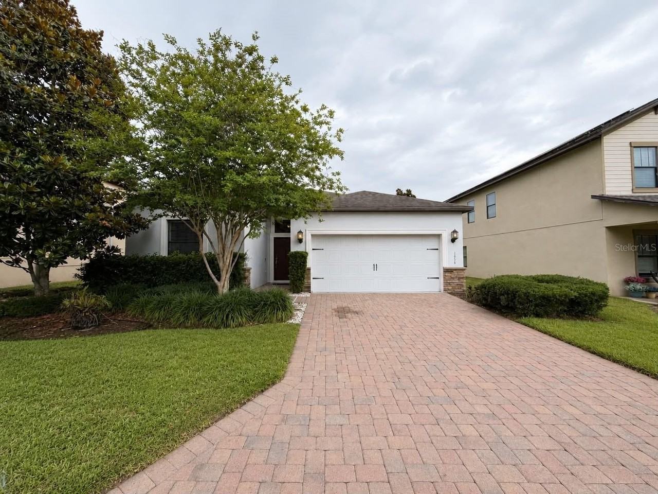 1954 Pantheon Dr - Photo 2 of 30