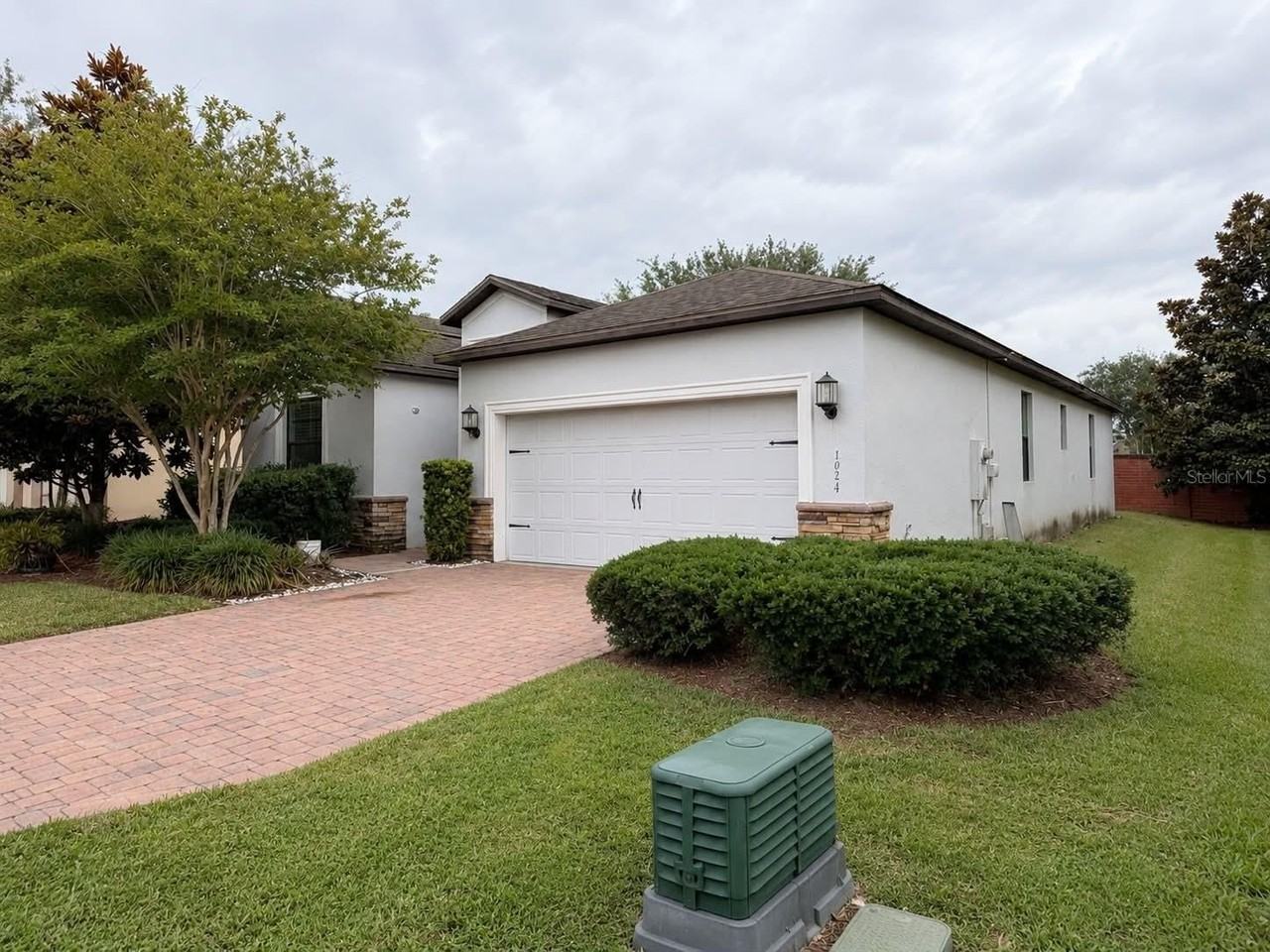 1954 Pantheon Dr - Photo 3 of 30