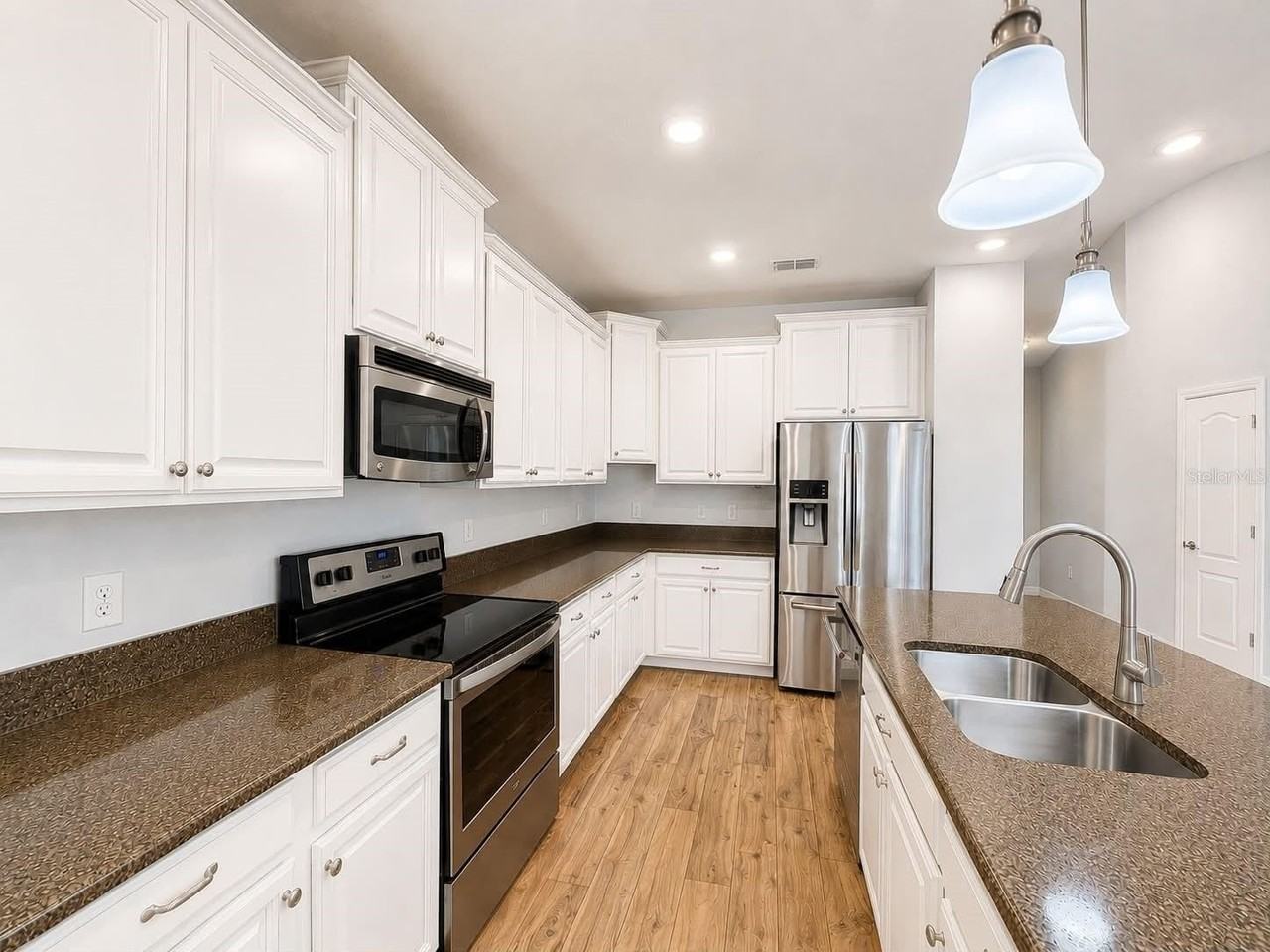 1954 Pantheon Dr - Photo 5 of 30