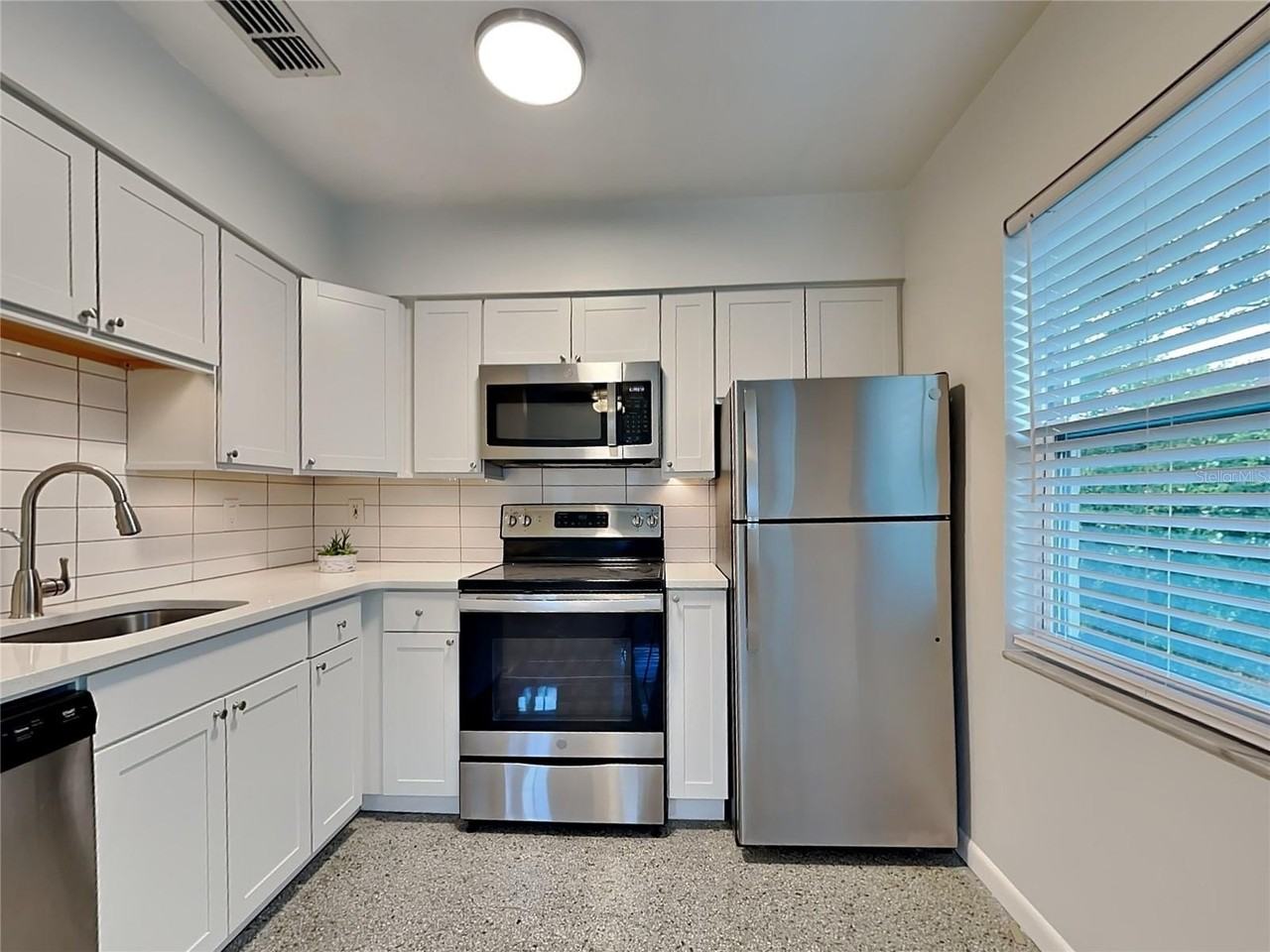 902 S Bruce St #B - Photo 5 of 50