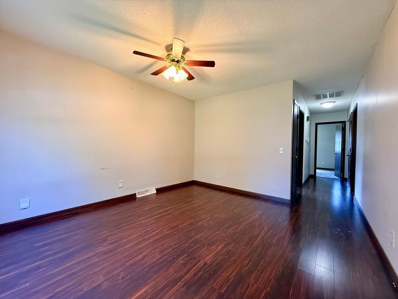 220 Hawkeye Way - Photo 4 of 10