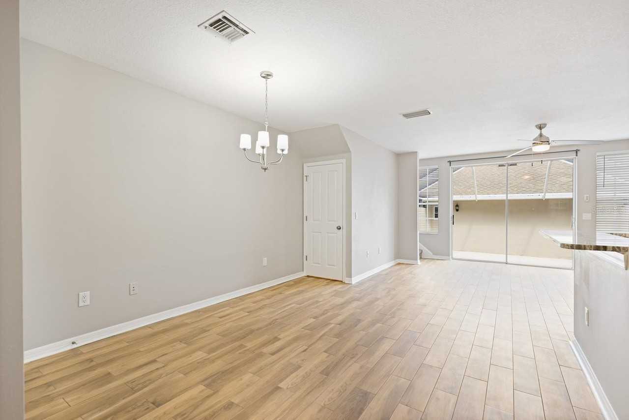 6123 Fishhawk Crossing Blvd - Photo 6 of 38