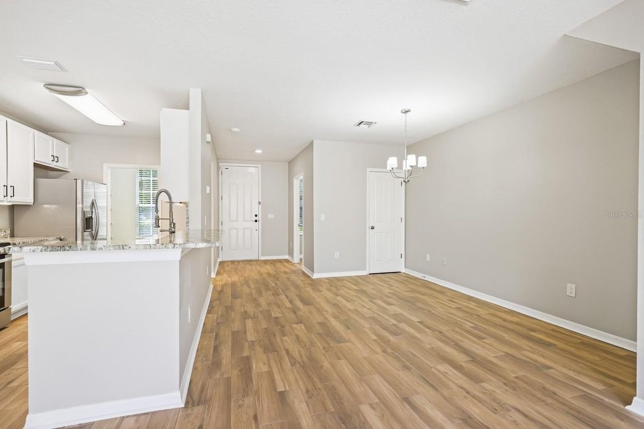 6123 Fishhawk Crossing Blvd - Photo 7 of 38