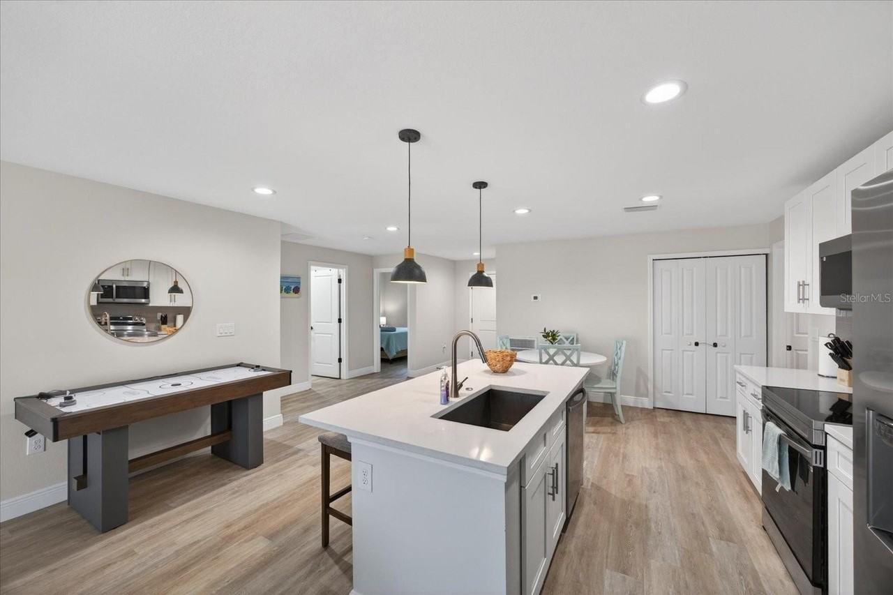 12114 Clarendon Ave - Photo 7 of 28