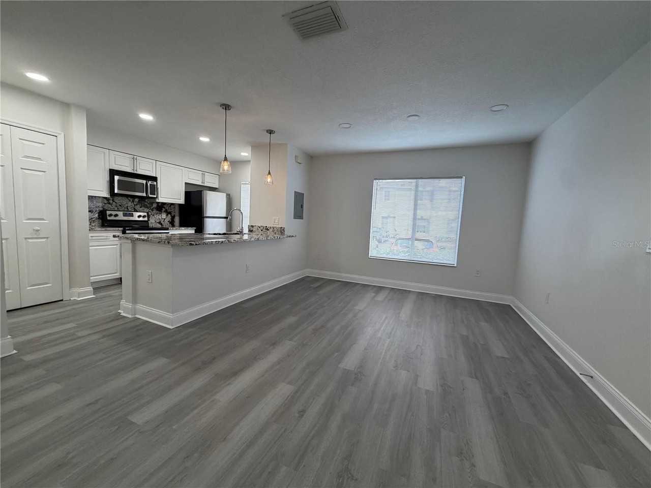 4105 Waterside Island Ct - Photo 3 of 18