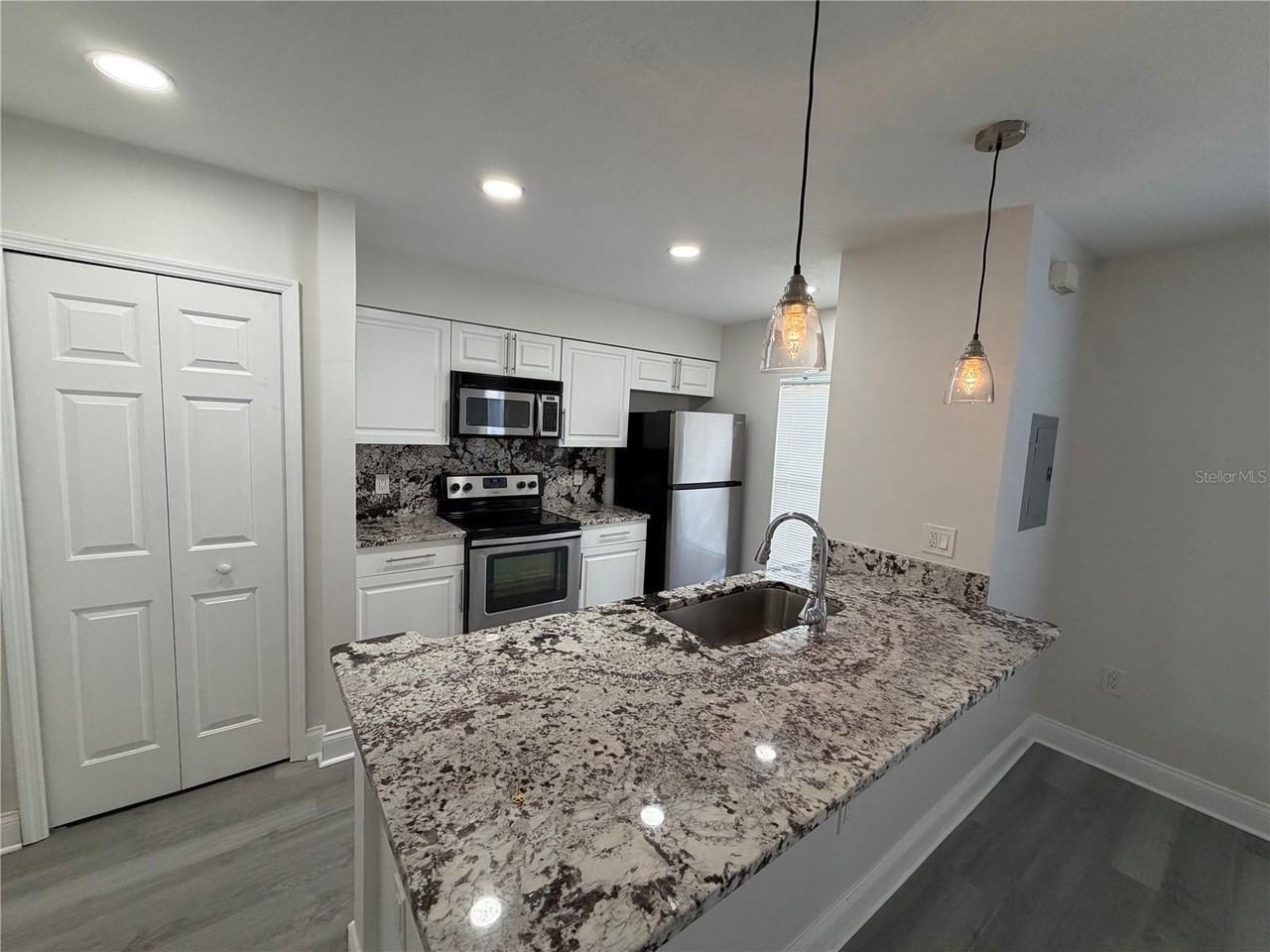 4105 Waterside Island Ct - Photo 4 of 18
